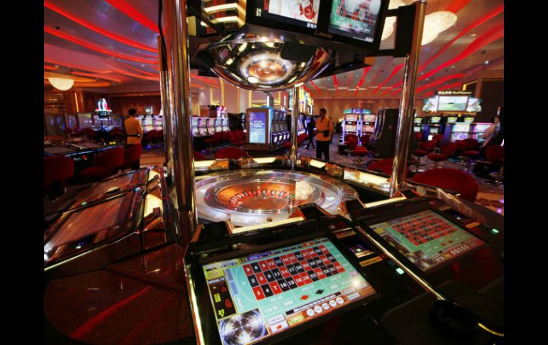 En 2012, el Ayuntamiento de Guadalajara censaba 12 casinos en el municipio, con dos mil 829 máquinas para hacer apuestas. ARCHIVO /