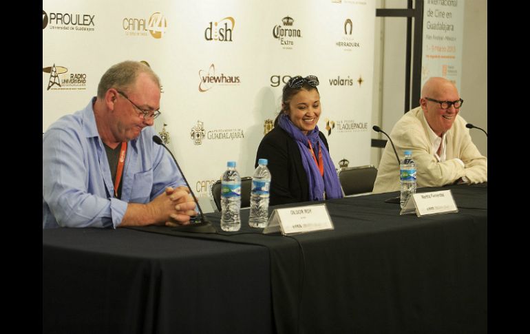 (De izq. a derecha) El actor Gildor Roy y los productores Martha Fernández y Luc Martineu presentan la cinta Ésimésac.  /