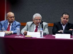 Juan José Bañuelos (c), durante su comparecencia,  aclara la independencia técnica con la que gozará la dependencia a su cargo.  /