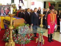 El Presidente de México participa de la Guardia de Honor de su homólogo venezolano, Hugo Chávez. ARCHIVO /