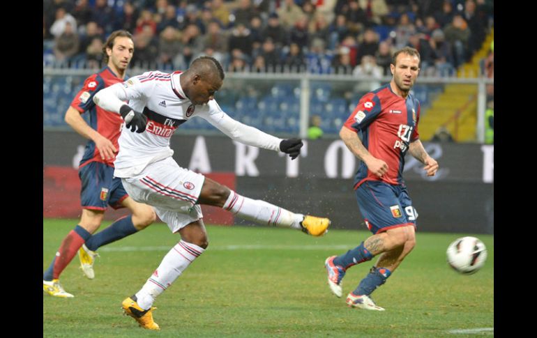 Mario Balotelli anotó el segundo gol del Milán con un potente disparo de derecha. AFP /