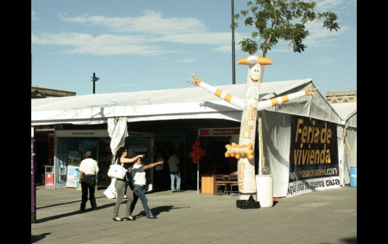 Veintidós viviendas participan en la Feria de la Vivienda, en la Plaza de la Liberación. EL INFORMADOR /