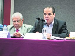 Congreso local. El contralor Juan José Bañuelos y el diputado Édgar Velázquez, durante la sesión de la Comisión de Gobernación. EL INFORMADOR /