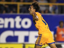 Lucas Lobos celebra el primer gol del partido ante San Luis. AFP /