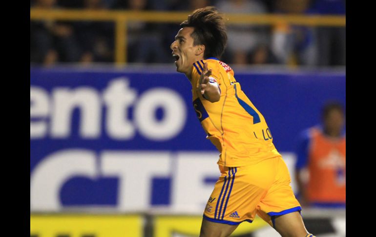 Lucas Lobos celebra el primer gol del partido ante San Luis. AFP /