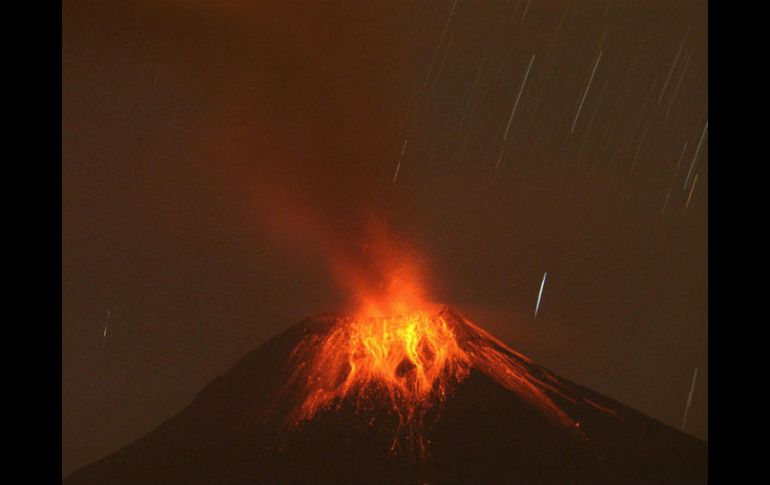 El proceso eruptivo del Tungurahua se ha mantenido desde 1999, intercalando periodos de actividad y quietud. ARCHIVO /