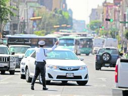 Los agentes enfrentan todos los días una incapacidad para multar a todos los conductores que incurren en faltas viales. EL INFORMADOR /