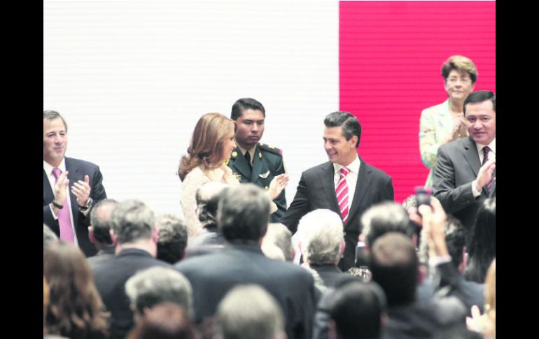 Festejo. Enrique Peña Nieto ofreció un mensaje en Palacio Nacional con motivo de sus primeros 100 días de Gobierno. EFE /