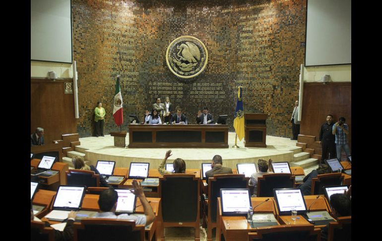 Durante la sesión plenaria los legisladores ratifican a Juan José Bañuelos como contralor. ARCHIVO /