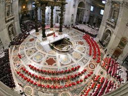 Como en el proceso de 2005, el día del inicio del cónclave los cardenales asisten a misa en la Basílica de San Pedro. ARCHIVO /