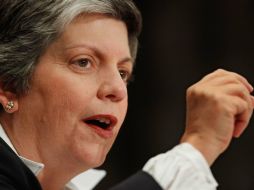 Janet Napolitano considera que con el incremento de Visas pueden evitar que muchas personas decidan ingresar al país ilegalmente. ARCHIVO /