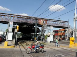 Cuatro anuncios estarán sobre estaciones del Tren Eléctrico (Colón en sus cruces con López de Legazpi, Urdaneta y Patria). ARCHIVO /