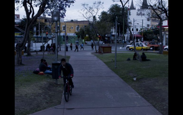 González Guzmán señala que este parque no es un jardín vecinal, sino un lugar de paso o de abordaje que identifique a los individuos.  /