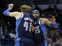 Tres triples de Carter (d) en el último cuarto deciden la victoria para Mavericks. AP /