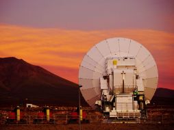 La atmósfera especialmente transparente del desierto de Atacama, favorece las observaciones del radiotelescopio ALMA. AFP /