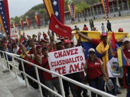 Venezolanos continúan haciendo fila para ver los restos de Hugo Chávez. EFE /