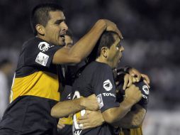 Juan Román Riquelme (centro) fue el autor de la solitaria anotación. AP /