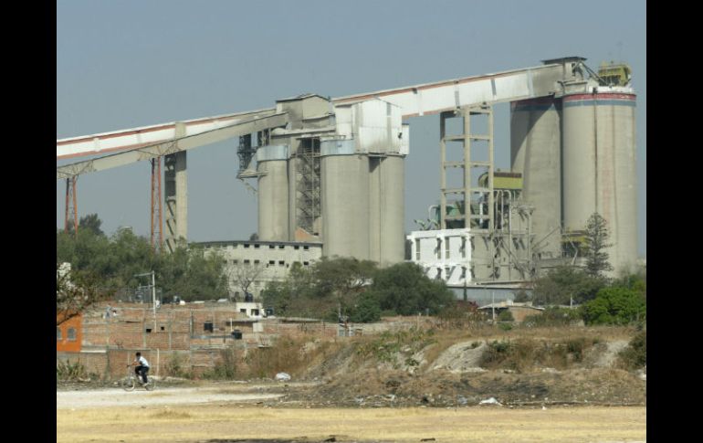 Cemex es una de las cementeras más grandes del mundo; opera con una capacidad de producción de 94.8 millones de toneladas. ARCHIVO /