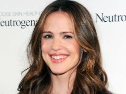 Jennifer Garner declara que no le gusta leer reseñas sobre los vestidos que usa. AP /