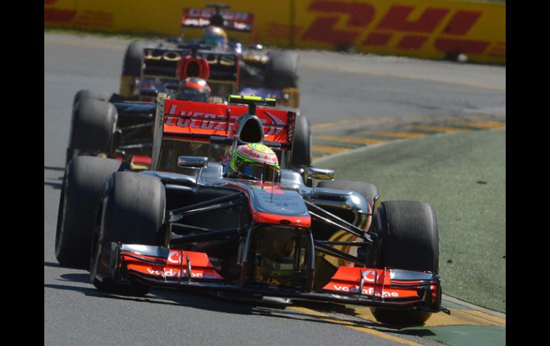 ''Checo'' Pérez del equipo McLaren durante la primera sesión de entrenamientos libres del Gran Premio de Australia. AFP /