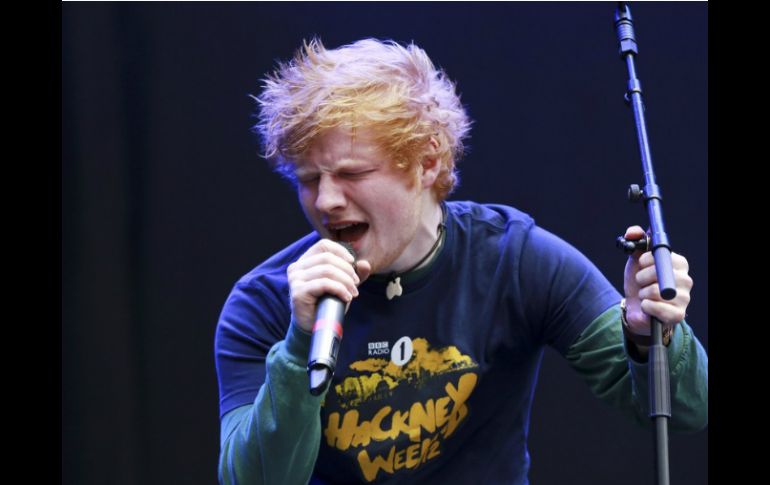 El cantante inglés Ed Sheeran asegura que Harry Styles es uno de sus mejores amigos. ARCHIVO /