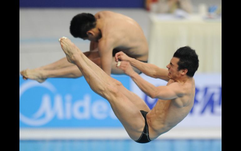 Yahel Castillo y Daniel Islas en la competencia en el Cubo de Agua. XINHUA /