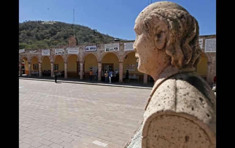 Durante rueda de prensa en Temaca se proyectó un video con opinión de los pobladores de los pueblos a inundar y que fueron desplazados. ARCHIVO /