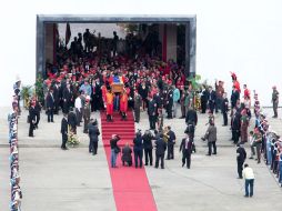 El traslado del féretro del fallecido presidente venezolano Hugo Chávez. EFE /