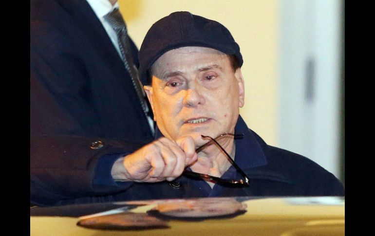 El ex presidente del Gobierno, Silvio Berlusconi, afirma sentirse cansado luego de una semana hospitalizado. EFE /