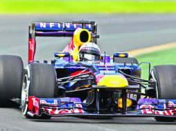 Dominante. Vettel es el único en bajar de la barrera del minuto y 26 segundos, en los entrenamientos sobre el trazado del Albert Park. AP /