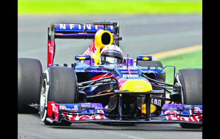 Dominante. Vettel es el único en bajar de la barrera del minuto y 26 segundos, en los entrenamientos sobre el trazado del Albert Park. AP /