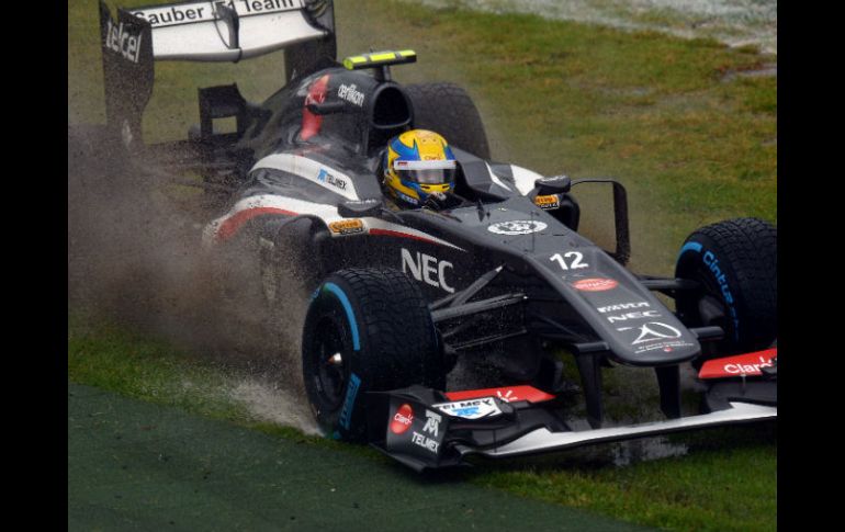 Esteban Gutiérrez afirma que sólo queda seguir adelante y aprendiendo. AFP /