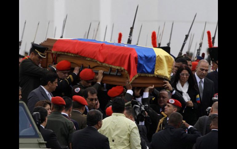 Los restos del presidente venezolano Hugo Chávez llegaron al Museo Histórico Militar. ARCHIVO /