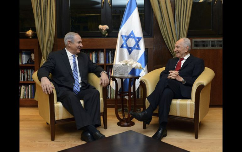 El primer ministro israelí, Benjamín Netanyahu (i), y el presidente de Israel, Simón Peres (d). AP /