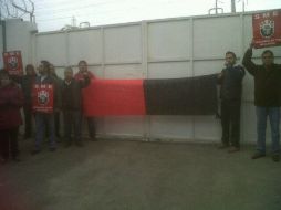 integrantes del Sindicato realizan toma simbólica y colocan banderas rojinegras en instalaciones de la CFE. TOMADA DE @RudosdelSME  /