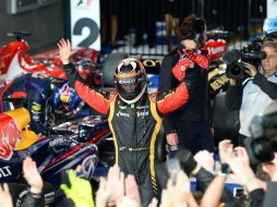 Kimi Raikkonen celebra tras ganar el GP de Australia. AFP /