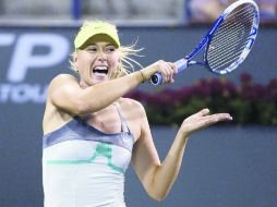 Maria Sharapova recupera la segunda posición de la clasificación de la WTA al alcanzar la final, en detrimento de Victoria Azarenka. EFE /