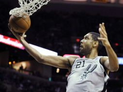 Duncan anota 30 puntos y consigue 12 rebotes en el triunfo de los Spurs. AP /