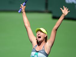 Sharapova estalla en júbilo luego de ganar el torneo en Indian Wells. AFP /