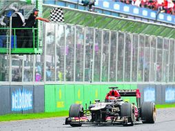 Lotus demostró sobre el trazado del Albert Park que será una de las escuderías que luche por el título. EFE /