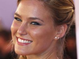 No es la primera vez que la modelo Bar Refaeli  genera polémica. ARCHIVO /