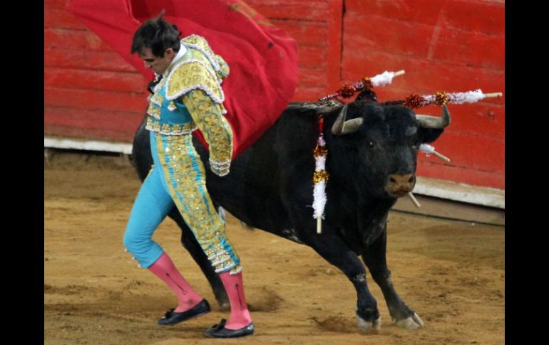 Macías corta dos orejas en cada uno de sus turnos. ARCHIVO /