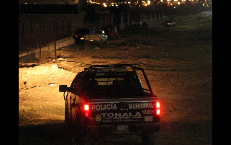 Policías municipales resguardaron el terreno donde se construirá el centro universitario. EL INFORMADOR /