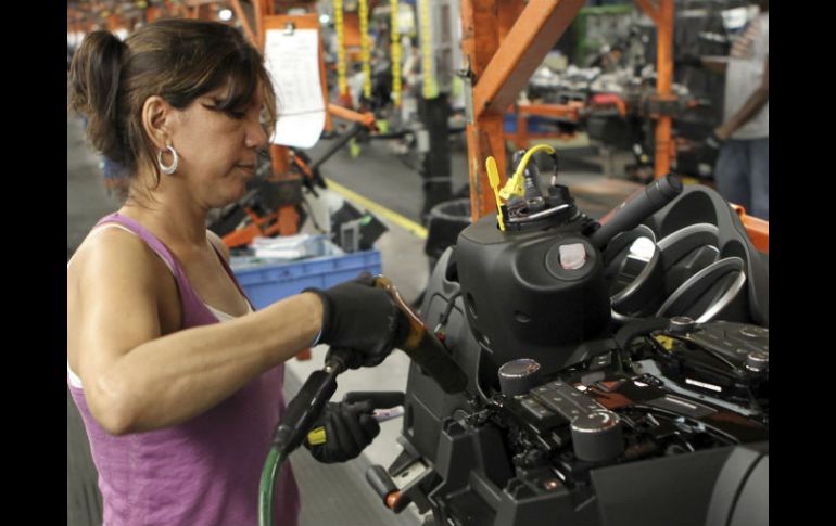 Los vehículos, de forma inesperada, pueden cambiar de modo de transmisión manual a automática. ARCHIVO /