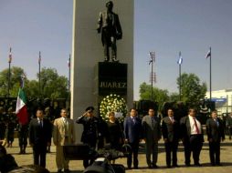 Esta mañana, conmemoraron el natalicio de Benito Juárez con presencia del gobernador, Aristóteles Sandoval (c) y más funcionarios.  /