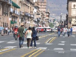 Estudiantes de la Normal de Tiripetío se apostaron en la Avenida Madero, donde amenazaron con colocar un plantón indefinido. NTX /