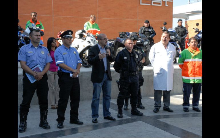 El presidente municipal Ismael del Toro (c), agradeció a todos los involucrados que estarán participando en este programa. ESPECIAL /