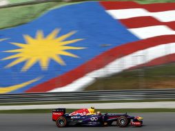 Mark Webber de la escudería Red Bull durante la primera practica libre del Gran Premio de Malasia. AP /