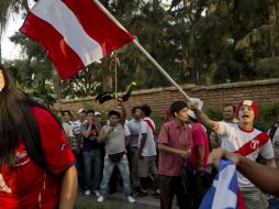 Los disturbios tienen como objetivo no dejar dormir a los jugadores de Chile. AFP /