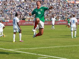 'Chicharito' festeja el primer gol del partido ante Honduras. EFE /